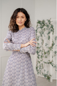 Синее платье миди с воротником-стойкой и длинным рукавом Синий Синий