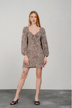 Короткое вечернее платье бежевое из штапеля с длинным рукавом Бежевый