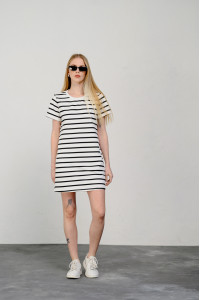 Черное платье-футболка в полоску из двухнитки с короткими рукав Черный Черный