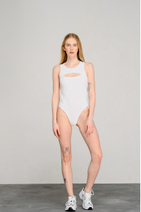 Белый боди женский из трикотажа с фигурным вырезом Белый