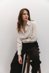 Базовая блузка свободного кроя с длинным рукавом цвета шампань Шампань