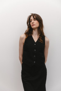 Черный джинсовый жилет полуприлегающего кроя на пуговицах Черный