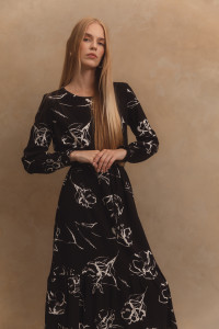 Платье миди из штапеля с поясом и оборкой черно-белое Черный-белый Черный-белый