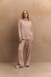 Бежевый теплый брючный костюм из ангоры со свитшотом Бежевый