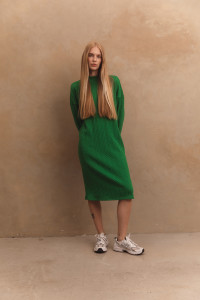 Зеленое платье миди из трикотажа с воротником-стойкой Зеленый Зеленый