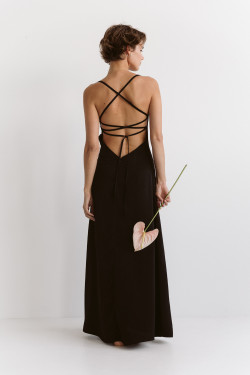Robe de soirée noire longue en satin, dos Noir. Noir.