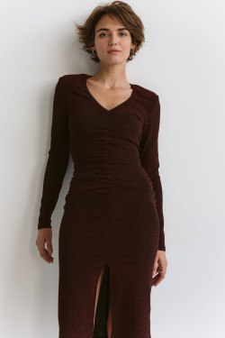 Червона вечірня сукня міді з розрізом з трикотажу з люрексом . Червоний.