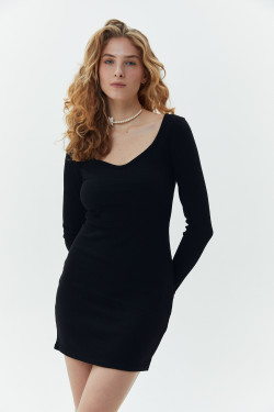 Вечернее платье черное мини с изысканным фигурным вырезом Черный