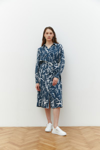 Повседневное платье-рубашка миди из штапеля цвета джинс Джинс