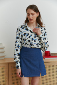 Синяя джинсовая мини-юбка трапеция с разрезами и поясом Синий Синий