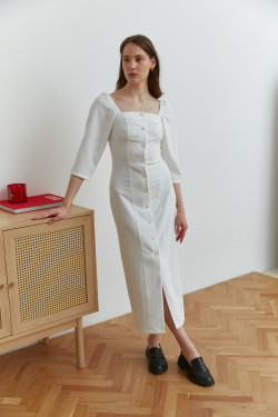 Приталенное платье миди молочного цвета с квадратным вырезом Молочный