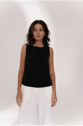 Top Noir ample avec empiècement en dentelle ajourée.