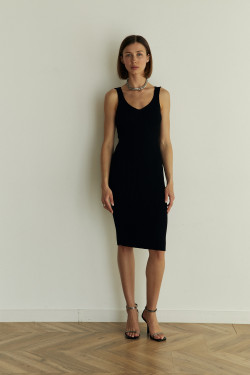 Черный вязаный сарафан миди на тонких бретельках