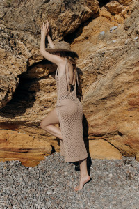 Вязаный пляжный сарафан миди с разрезом цвета мокко Мокко