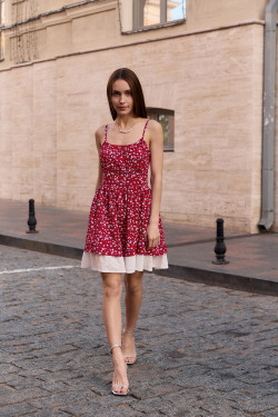 Красный сарафан из штапеля с регулируемыми бретелями